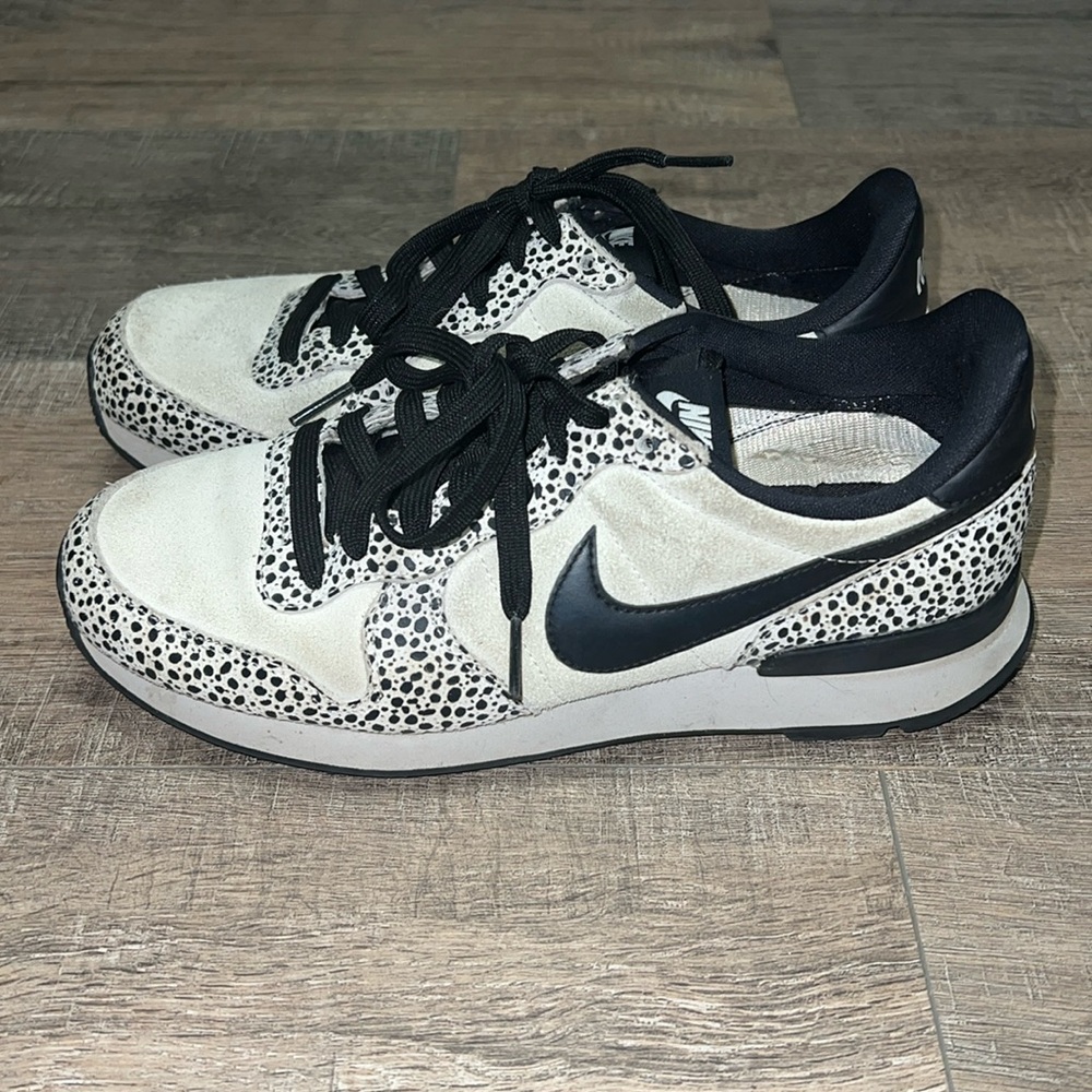 Nike size 8 women